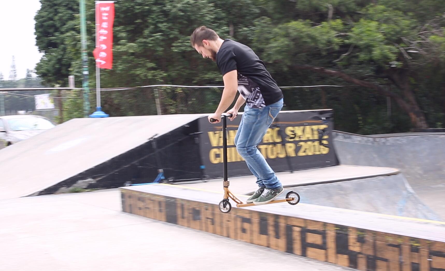 Трюки на самокате