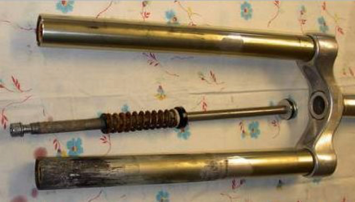 Ржавая амортизационная вилка