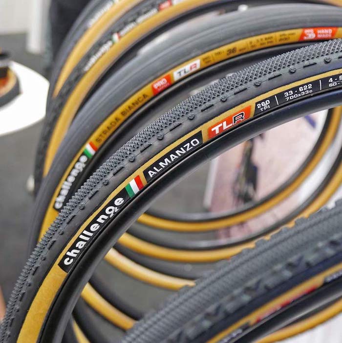 Challenge-Handmade-Tubeless-Ready-tires_HTLR_road-gravel-tires_Almanzon.jpg