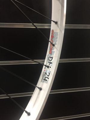 Колесо переднее Alexrims DM24/Shimano T610 White/Black '26