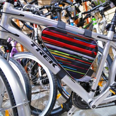 Велосумка под раму Veloangar M (4л) Цветной неон R4